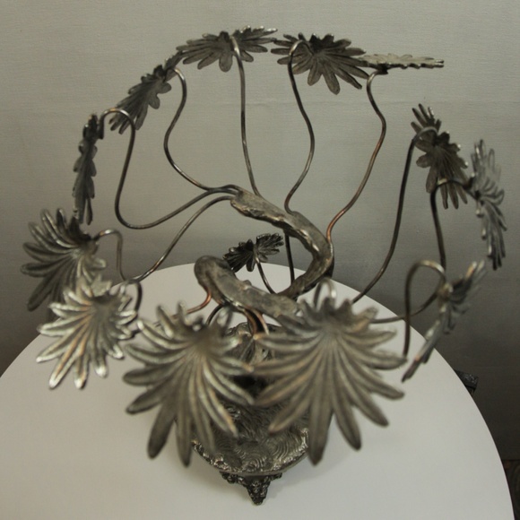 Metal Display Stand in the shape of a Tree - Picture 4 of 9